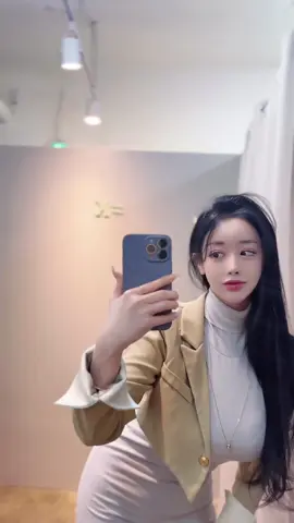 3월이 빨간날 시작이라 유독 바빴던 3월의 시작 !! 요번 한주도 열심히 바쁘게 자-알 보냈습니다 !! ✨ 여러분들은 행복한 시간 보내고 계신가요오? 🤔 강쌤은 불금 불토 바쁘게 스케줄을 마쳤어요..💗 오전 출근해 찍은 영상을 퇴근후 올리네요 🤓.. 요번 한주도 샵케이를 와주신 많은 고객님들 감사합니다. 3월도 다들 아프지말고 , 행복한 3월이 되길 ✨ 내일은 일주일에 한번 있는 강쌤 휴무..🪽 근데 나 뭐하지 ? ...  #남자머리 #남자머리스타일 #남자머리추천 #릴스 #k 