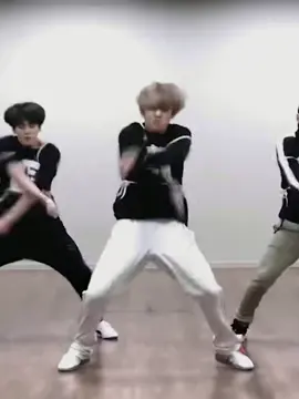'Mic Drop' dance practice (V ver.) 🕺🏻 #V #taehyung #onlyarmy #방탄소년단 #kimtaehyung #fypシ 