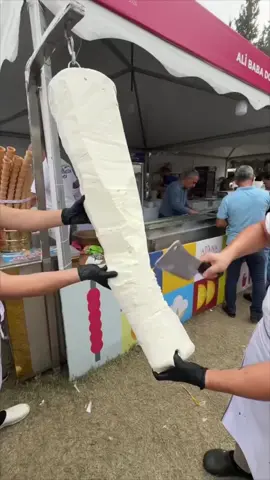 We’re at a Turkish market with @Bugün Ne Yesek Yaa ? for dondurma ice cream 🍦
Have you tried it? 🤷🏽‍♂️ #fyp #foryou #icecream #turkey #turkish 
