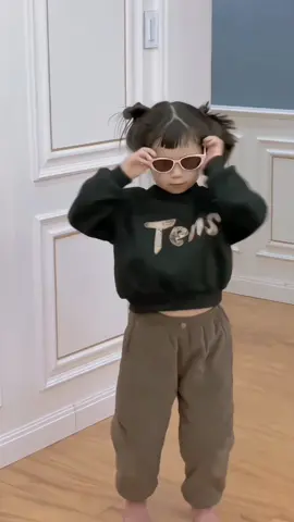 A little girl who loves dancing#dance #music #Vlog #cutebaby #socute #babytiktok #fyp #funny 