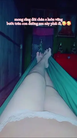ng ta khoe đôi chân như cặp đũa,e thì nhẹ nhưng khoe cặp đùi ếch z thui🤣🤣🤣#xuhuongtiktok #66m1_tháp_mười🌾🌾 