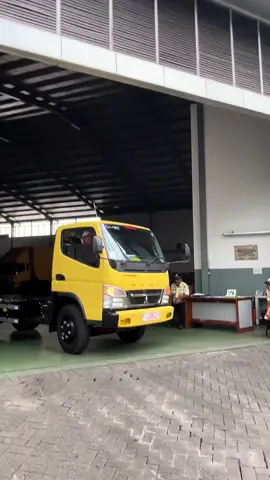 Sesuai request konsumen 08:00 meluncur dari dealer #cantermaniaindonesia #cantereuro4 #mitsubishibandung 