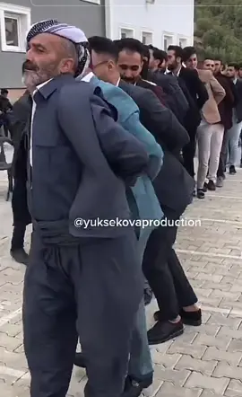 I’m not sure how I ended up on this side of TikTok but im addicted ❤️❤️#kurdishmendancing #kurdishmen #kurdishculture #loveit #addicted #fypage #fypシ #foryoupage 