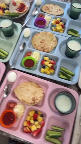 #DaycareLunch Diy Pizza Lunchables! This is so easy and everytime I make them, they are a huge hit! 🤩 #daycareprovider #inhomedaycare #daycarelife #healthylunch #lunchable #pizza #foodtiktok #daycaretiktok #healthylunch #childcareprovider #kidslunch #jessicajordan44 #jessicajordanofficial 