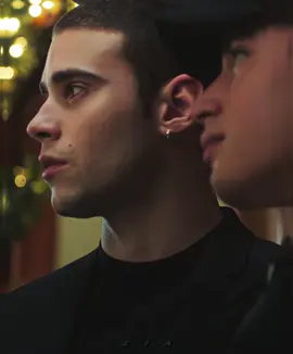 guys hes actually looking at me on his computer screen in the first clip swear 🫂 || #areshidalgo #areshidalgoedit #throughmywindow #throughmywindowedit #fyp #aftereffects 