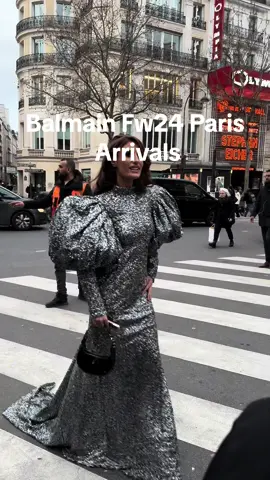 Balmain FW24 Arrivals #pfw #paris #parisfashionweeek #balmain #piawurtcbach #fashioninfluencer #fashionreels 