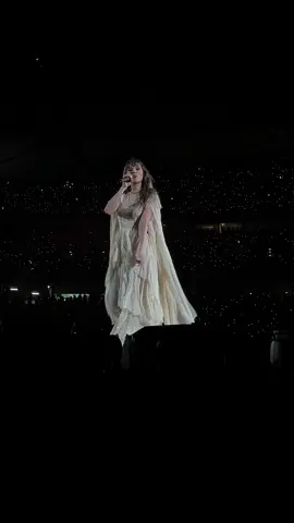 😭😭😭😭 literally nothing is gonna top this WHATTTTT😭😭 taylor swift LOOKED DIRECTLY AT ME😭😭😭 my new favourite song fr #erastour #erastoursg #singapore #taylornation @Taylor Nation @Taylor Swift 