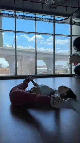 #yoga #yogagirl #yogaflow #pilates #flexibility #usa_tiktok #gymnastics #pilatesgirl #gymnast #dancer #middlesplits #stretching #stretchingexercises #frontsplit #yogatok #pilateslovers #yogalove 