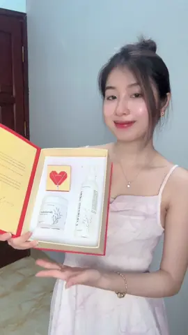 Box quà tặng 8/3 này ý nghĩa quá đi thui #eumony #eumonyvn #goclamdep #beauty #chamsocda #taydachet #suaduongthe #fyp #lamdep #chamdabody #chamdatainha #boxqua #quatang #quatang8_3 #quatangnguoiyeu #quatangbangai 