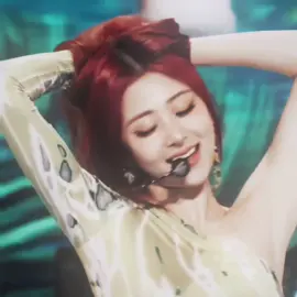 smart yunjin🙏🙏 #yunjin #yunjinedit #lesserafim #lesserafimedit #fypシ #viral #kpopedit #trending 