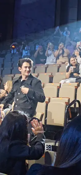 เพวเพวรีบวิ่งมาหาพุพุเลย Better Me  จะฟังกี่ครั้งก็เพราะ เพลงของพวกเทอทั้งสองจริงๆ #PitBabeTheSeries  #PitBabe1stFanMeetD1  #pavelphoom #ppoohkt #BabeCats #PooHHooPers