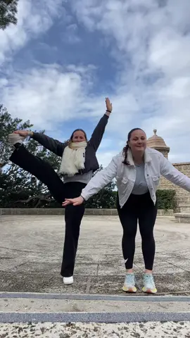 @Juliette  👯‍♀️ mon epaule droite qu’a encore du mal a se lever 😭