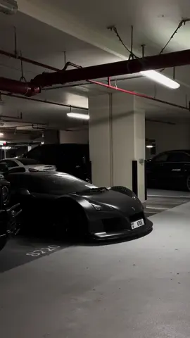 Gumpert Apollo #gumpertapollo #dubaicars #carspotting thanks  @Tomas_JPEG @m.takes that you let me in