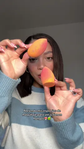 Abriendo mis esponjas de maquillaje para ver si tienen hongos🍄🤢 #esponjasdemaquillaje #beautyblender #beautysponge #makeupsponge #causesofacne #esponjaconhongos #makeup 