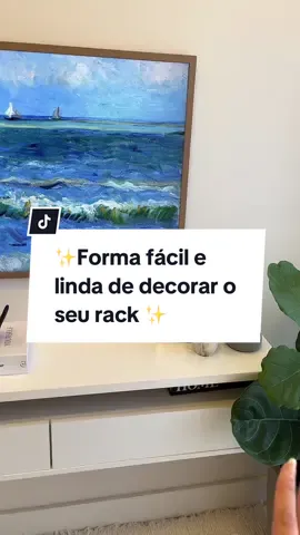 ✨Forma fácil e linda de decorar o seu rack ✨ #rack #dicasdedecoracao #decoracao #decoracaodecasa #decoracaoacessivel #decoracaobarata #inspiracaodedecoracao #designdeinteriores  @Carol Espricio Interiores  