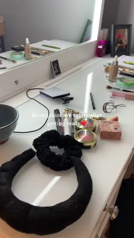 Anyone else’s space turn into a mess when they get ready😅🫶🏼✨ #organizewithme #organize #asmr #asmrsound #asmrmakeup #asmrorganizing #organization #makeupvanity #satisfyingsounds #makeupasmr #satisfyingcleans 