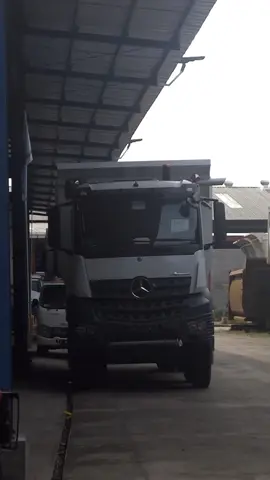 Truk Mercedes Benz Arocs 4548 K #kideco  #ptkaryakembarbersama  #porterrekayasaunggul  #mercedes  #mercedesbenz  #truktambang  #truk  #trukmaniaindonesia  #truklovers  #4you  #foryou  #fypシ  #viralvideo  #tambangbatubara  #fyp  #viralvideo  #viralid  #kulitambang  #volvo  #hino500  #tambangbatubara  #tambangbatubarakalimantan  #kalimantan  #driver  #drivermuda  #kulitambang  #fyppppppppppppppppppppppp  #fypage  #fypシ゚viral  #fypdongggggggg  #tiktok  #capcut 