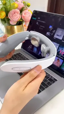 #Cervical massager#foryou #fyp #tiktok  Now the bow will lead to neck pain and stiffness, fortunately, it is # Konka cervical massage machine automatic pulse massage, but also heating, really comfortable # protect the cervical spine # cervical massage # shoulder neck pain # good thing to share