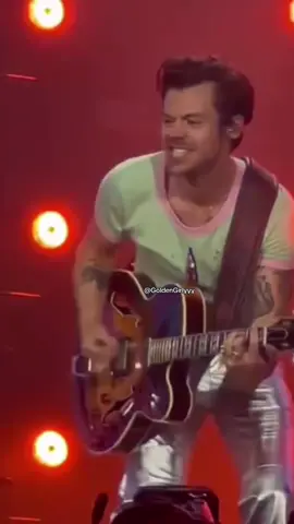 Play With Me Like How You Play With Your Guitar Strings #harrystyles #CapCut #fyp #harrystylesvids #harrystylesedit #hslot #loveontour #hslotdusseldorf #trending #blowthisup #viral #edit #tiktok  #loveontourharrystyles 