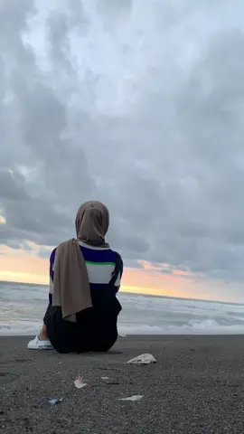 aku kamu dan samudra💐🤍#beachdate #beachvibes #pantai #fyp 