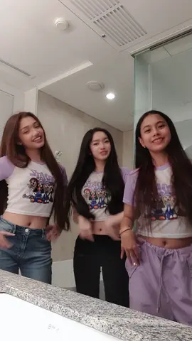 (Reupload) Just 3 pretty girls in matching t-shirts 🥰 #gehlee #elisia #vanesya @vanesya.vi @elisiaparmisano_ 