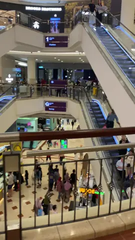 klcc sopping moll kualalumpur malaysia#fyp #foryou #foryoupage #beautifullcitymalaysia #trandingvideo #mslaysia🇲🇾 #lovetravelling #beautifullife #TikTokBangladesh #klcc_malaysia @TikTok @#TikTokBangladesh @TikTok Malaysia @TikTok Philippines 