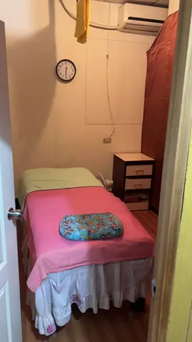 來來生活館是位於桃園市中壢區龍昌路的優質養生按摩名店，服務項目包含：中式經絡推拿、指壓、全身油壓，刮痧，撥罐，以及15年技術泰式瑜珈筋骨舒展、 純按摩服務，另外，店裡也提供復合能陶瓷溫熱器能量幫身體補充體力，40分鐘300元，照能量包月6000一個月，享受冬天里的小太陽，排毒排湿排汗，全身舒𣈱，店内共有數位資深的師傅幫您打開八膠穴補男、女，身體陽氣，一個月來三四次調理後讓您精氣神．好睡好眠，很歡迎來電預約03-465 65 93