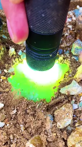 Discovery of natural jade ore🔮#xyzabc #crystals #amazing #transformation #crystalmagic #sourceofinspiration #satisfying #crystal #crystaltok #crystalhealing #handmade #jade #stone #factory #crystalskull #crystaltiktok #crystalpalace 