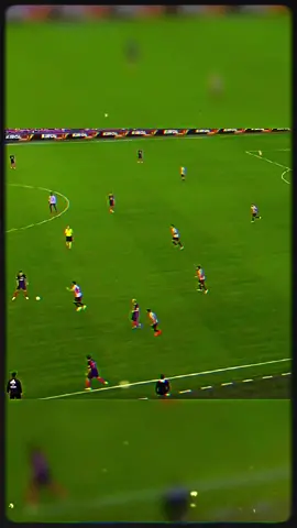 Messi doesn't know how to pass long 🥶#messi #messi_king #Soccer #foryou #fyp 