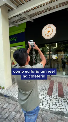5 ideias de cenas pra você fazer Reels em uma cafeteria, smootheria, restaurante. 💡✅ Na primeira, você vai mostrar a fachada ou algum elemento com logo fazendo um movimento de cima pra baixo. Na segunda, você vai fazer uma movimentação de transição com alguém entrando na loja. Na terceira, você vai demonstrar fazendo um pedido seguindo a movimentação. Na quarta, a transição mostrando detalhes do preparo do pedido. A última cena, finalizando e entregando o pedido do cliente.  Muita bacana né? Já salva pra usar essa ideia na sua loja 🌟 Aaa e pra quem quiser conhecer essa smootheria, tomar um bom pré ou pós treino, fica a dica @wheyexpressce  #reelscriativo #lojas #reelsparanegocios