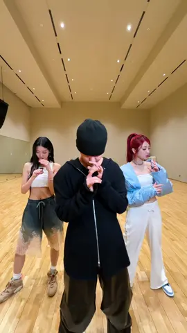 🔥#SEVENTEEN #세븐틴 #HOSHI #호시 makes it look EASY👍 #LE_SSERAFIM #르세라핌 #HUHYUNJIN #허윤진 #KAZUHA #카즈하 #LE_SSERAFIM_EASY #MakeItLookEasy  #NewMusic @SEVENTEEN 
