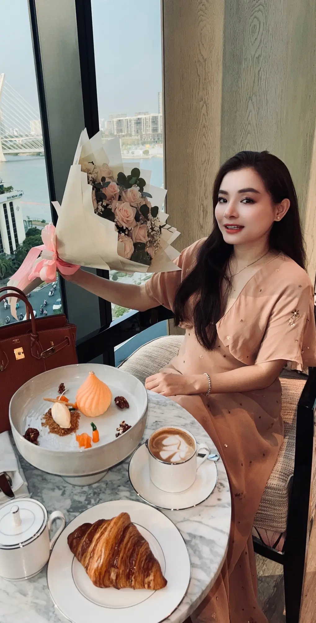 Người phụ nữ đẹp là khi cô ấy tự làm ra tiền, nuông chiều bản thân và không dựa dẫm vào bất kì ai.@KEM BODY SAM TÂY #xuhuong #fyb #trending 