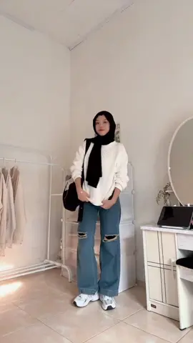 #jiniso #jinisojeans #jeanswanita #jeanssobek #jeanshighwaist #jeansoutfit #jeanskekinian #ramadanekstraseru #outfitideas #outfit #ootdfashion #OOTD #fyp 