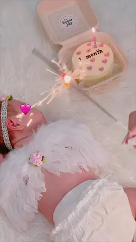 شهر مضى ولدت روحي وقمراً أنارت قلبي هاقد كبرت ملاكي بين اضلعي ووسط قلبي فـ اكملت شهرها الاول #👼🏻 #💖 #سيلين🦢💕 #ماشاءالله #ماشاءالله_تبارك_الله #بنت_اختي #حبيبة_خالتها  #تصويري #الحب #ماجد_المهندس #cupcut #viral #1month #baby #explore #fypシ゚viral #dubai #australia #ArabTikTok #ayabitar #💖 #🧸 