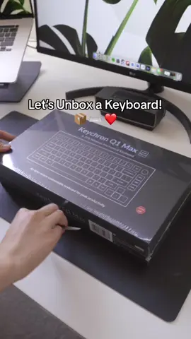 I LOVE mechanical keyboards!! this is the @Keychron new Q1 Max and its so smooth and it’s such a satisying pre built keyboard 🌟   #keyboard #keychron #typing #keyboardasmr #keycaps #mechanicalkeyboard