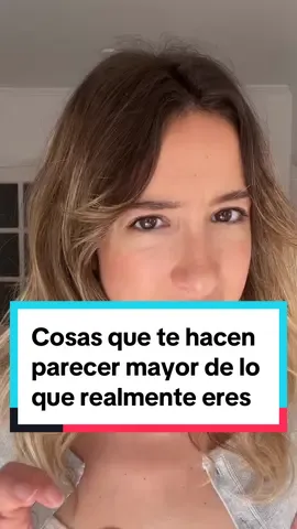 Amiga, no tengas prisa por crecer. Hay algunas cosas a evitar si lo que quieres es no parecer mayor de lo que realmente eres, algo de lo que muchas personas jóvenes pecan sin querer. El maquillaje efecto lifted y los rellenos con ácido hialurónico hacen que tu rostro pierda frescura y espontaneidad. Lo que se ve “hecho”, se nota. #belleza #maquillajetips #labiosgrandes #erroresdemaquillaje 