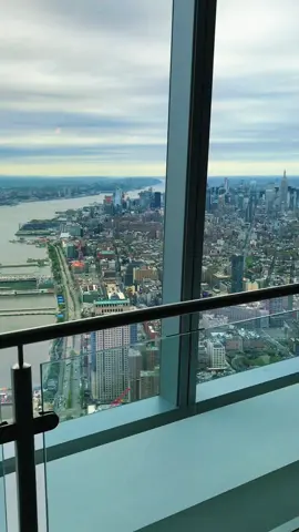 From inside the one world trade center #biutifull #oneworldtradecenter#manhattan #newyorkcity #niceview 😍