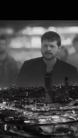 ne sen ley la nede ben Mecnun kederli bir akşam içmişi sadece 