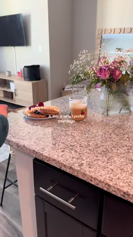 Well, slow Sunday mornings to be exact ⛅️🍓🧇☕️ #slowmorning#morning#goodmorning#morningroutine#makebreakfastwithme#grwm#grwmfortheday#morninginmylife#morningvlog#20something
