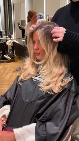 Absolutely obsessed!!<3 @molly eseland  #hairtok #fyp #volume #layers #trending #balayage #stylebyhuss 