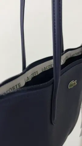 Lacoste pequeña 💌 @simplebagsmx en instagram para mayor información 