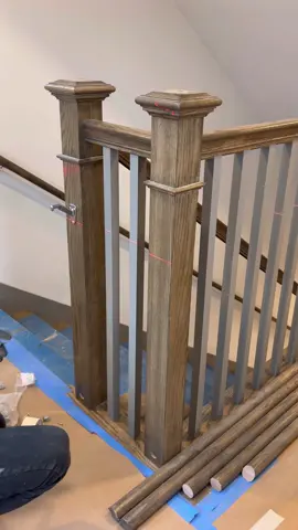 Handrail and balusters installation Gpr3Carpentry🔨 #viral #carpentry #tips #construction #tools #DIY #viraltiktok #viraliza #viralvideo #cut #stairs #LearnOnTikTok #carpenter 