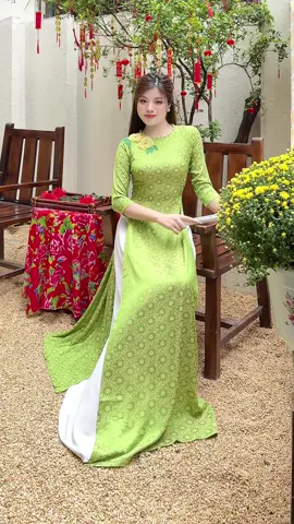 Mã cốm thái tuấn tôn da lắm luôn các chị ơiiii, mã thiết kế kết đắp nhẹ nhàng mà cũng vẫn xinh lắm ạ #aodaithaituan #aodaitheuhoa #aodaithietke #aodai #aodaiquynhnguyen 