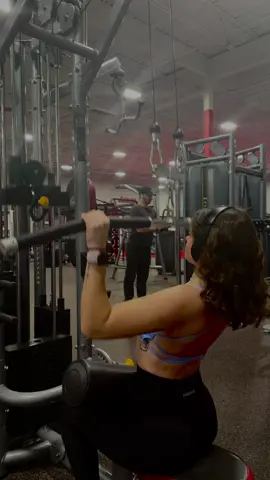 i hate pull days but we still hit it  - #fyp #fypage #fypシ #GymTok #gym #lifting #gymgirlsoftiktok #gymgirl #backandbiceps 