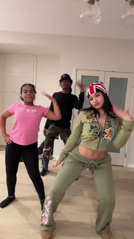 this my favorite dance on tikToK rn🥹🤞🏽 @kingmecj @Angelica™️💙 