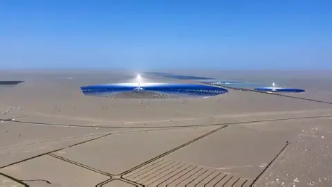 A molten salt tower type photothermal power station was built in Dunhuangon, Qinghai. #China has become one of the few countries in the world to master the technology of 100 megawatts of solar thermal power station. #techn