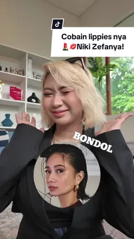 Topmarkotop bagus banget, tahan seharian ga nge smudge sekalipun ketemu kuah tomyam🥳👍🏻😂 #fyp #foryoupage #niki #nikizefanya #dillahreviews #swatch #lipstick #makeup #makeupreview