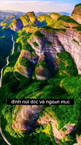 một trong Thất Đại Đan Hà của Trung Quốc, có những đỉnh núi dốc và ngoạn mục, những ai tận mắt chứng kiến sẽ sốc đến tột độ ! )) #fyp #fypシ #tiktok #xuhuong #canhthiennhien2 #canhdep #dulich #dulichtrungquoc #thinhhanh 