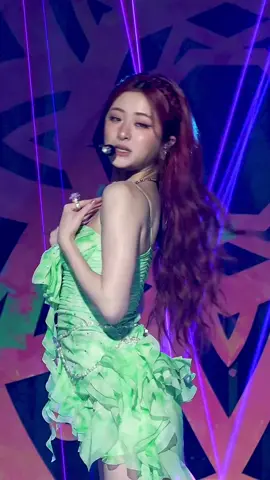 LE SSERAFIM YUNJIN 
