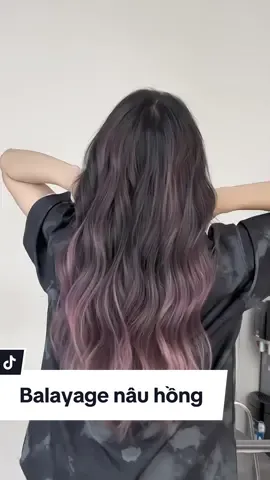 Balayage nâu hồng. Kiểu tóc chơi đc 5-6 tháng. Khi phai sẽ ra tone màu blonde. Tone màu siêu tôn da và rất cá tính dành cho các bạn ko thích tẩy full đầu vì chỉ cần tẩy 30% tóc là sẽ đc ngay hiệu ứng lung linh rồi nhé. 8/3 mà chị em diện kiểu tóc này thì siêu xinh luôn nha. Inbox ngay để đc sale 40% trong tháng 3 này nhé 🤩#trendingvideo #capcut #thanhthoiluottet #fyp #fpy #foryou #fy #fypp #foryou #tet #2024 #xuhuongtet2024 #xuhuong #viral #viraltiktok #videocapcut #girl #girls #nhuomtocdep #balayage #tocxinh #tocdep #chamsoctoc #chamsocda #dulich #saigon #layers #layer #taytoc #goclamdep #lamdep #color #hairstyle #phunu #mauthoitrang #sports #tiktok #sportsontiktok #theone 